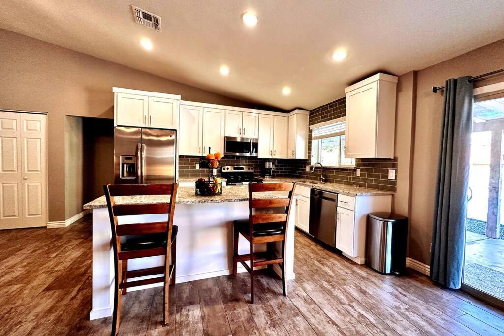 Mesa Oasis Private Pool Spacious! 10+ Guests 7 Beds New, Great Location! Eksteriør billede